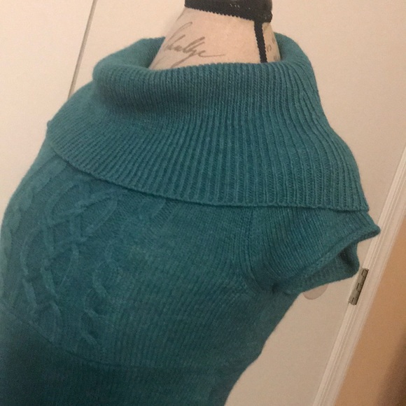 BEAUTIFUL COWL NECK SWEATER!!🍃💚 - Picture 5 of 5